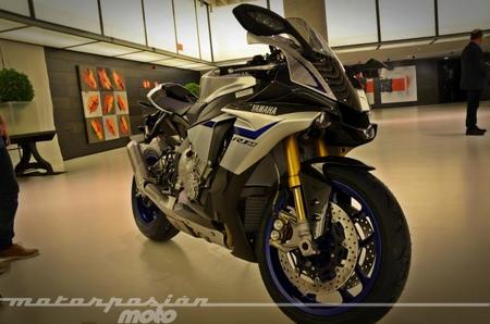 Presentación Movistar Yamaha Motogp Yzf R1m 004