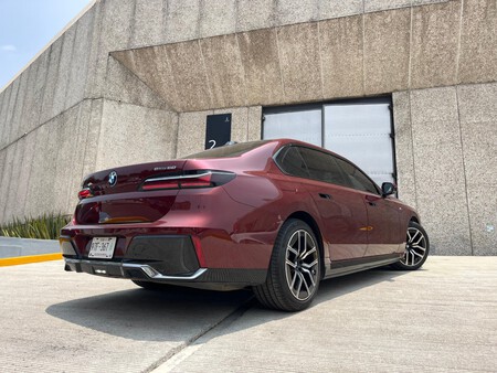 Bmw I7 2