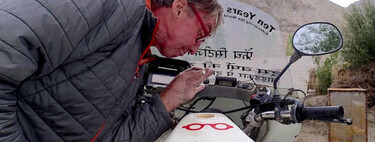 Este hombre era millonario. Lo vendió todo para comprarse una BMW y recorrer el mundo en un viaje épico de 180.000 kilómetros. Murió feliz 