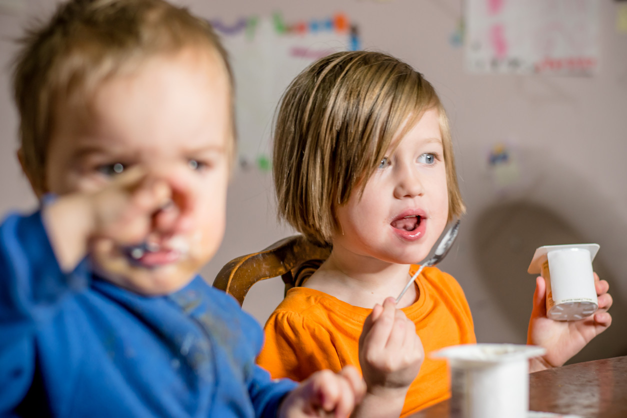 Alimentos infantiles que parecen saludables pero que no deberías darle a tus hijos