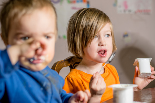 Alimentos infantiles que parecen saludables pero que no deberías darle a tus hijos