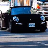 No ajustes la pantalla, estás viendo el Porsche 911 más negro del mundo y es tan oscuro como inquietante