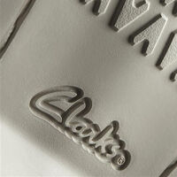 Clarks tiene las sandalias comodísimas que suman altura y tienen más de un 60% de descuento 