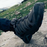 Adiós Hunter: estas zapatillas impermeables Salomon son todo lo que necesitamos llevar cuando llueve y están rebajadas   