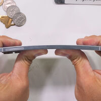 Los móviles ultradelgados parecían de lo más endebles. Samsung acaba de demostrar que estábamos muy equivocados