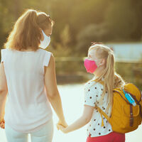 Vuelta al cole 2021-2022: las familias gastarán unos 2.000 euros de media anual por niño, según la OCU