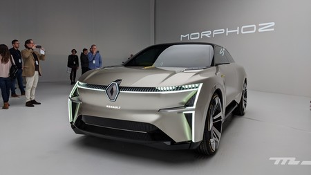 El Renault Morphoz es un coche eléctrico cuya carrocería se estira para llegar hasta los 700 km de autonomía
