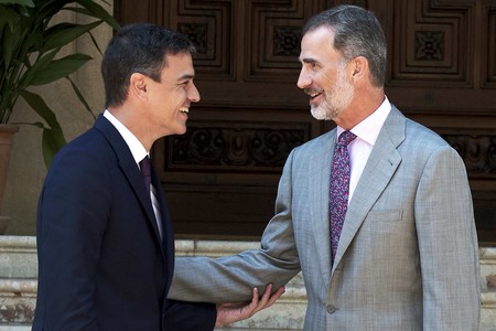 La corbata floral del Rey Felipe de España es lo único que necesitas para salir a flote el verano