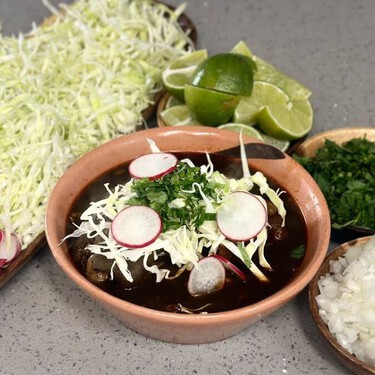 Pozole negro: la receta típica de Morelos que tienes que probar el 15 de septiembre