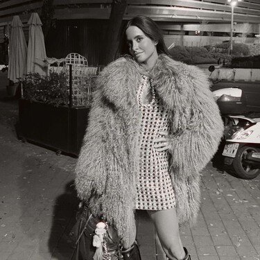 Zara rebaja el abrigo de pelo más elegante y calentito para no pasar frío en Nochevieja por poco más de 45 euros  