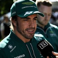 Fernando Alonso ha regresado a los podios de la F1, y eso está metiendo en un problema a las TV españolas