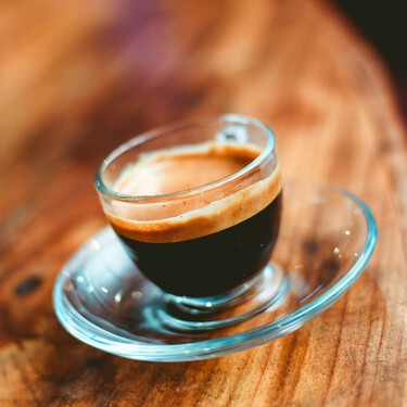 La cafetera de cápsulas Philips L'Or Barista baja de los 70 euros y prepara dos espressos al mismo tiempo, en segundos