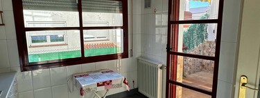 Así ha quedado la reforma de una cocina desfasada de los 2000: ahora es un espacio diáfano lleno de luz y armonía