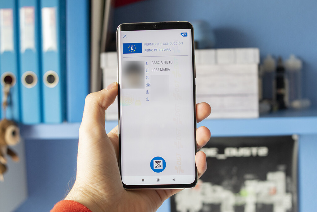 Hacer una foto del código QR de tu carnet de conducir de miDGT no es una buena idea: estas son las razones