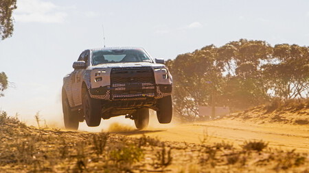¡En video! La Ford Ranger Raptor 2023 se divierte en el desierto, a unos días de su presentación