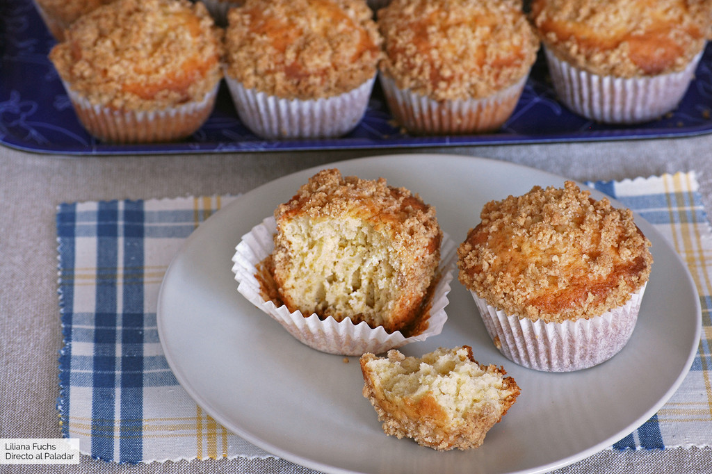 Receta de muffins con streusel de canela, para golosos que disfrutan con un toque crujiente