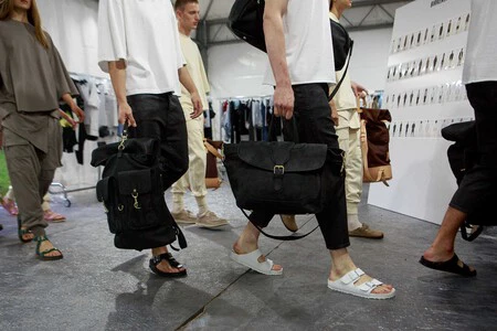 Las sandalias con hebillas que llevarás hoy gracias a las rebajas son las mismas que no te quitarás en casa cuando termine el verano
