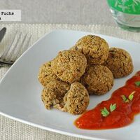 Albóndigas de berenjena y alubias al horno. Receta saludable