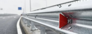 Un invento español convierte los quitamiedos de las carreteras en barreras inteligentes que avisan de riesgos en tiempo real
