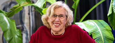 Entramos en la cocina vintage de Manuela Carmena en Madrid: fogones, colores nude y una amplia mesa de desayunos