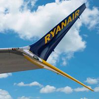 A Ryanair le han subido las tasas 68 céntimos en España. Su contraataque ha sido demoledor: 1 millón de plazas menos cerrando en Vigo, Santiago y Tenerife
