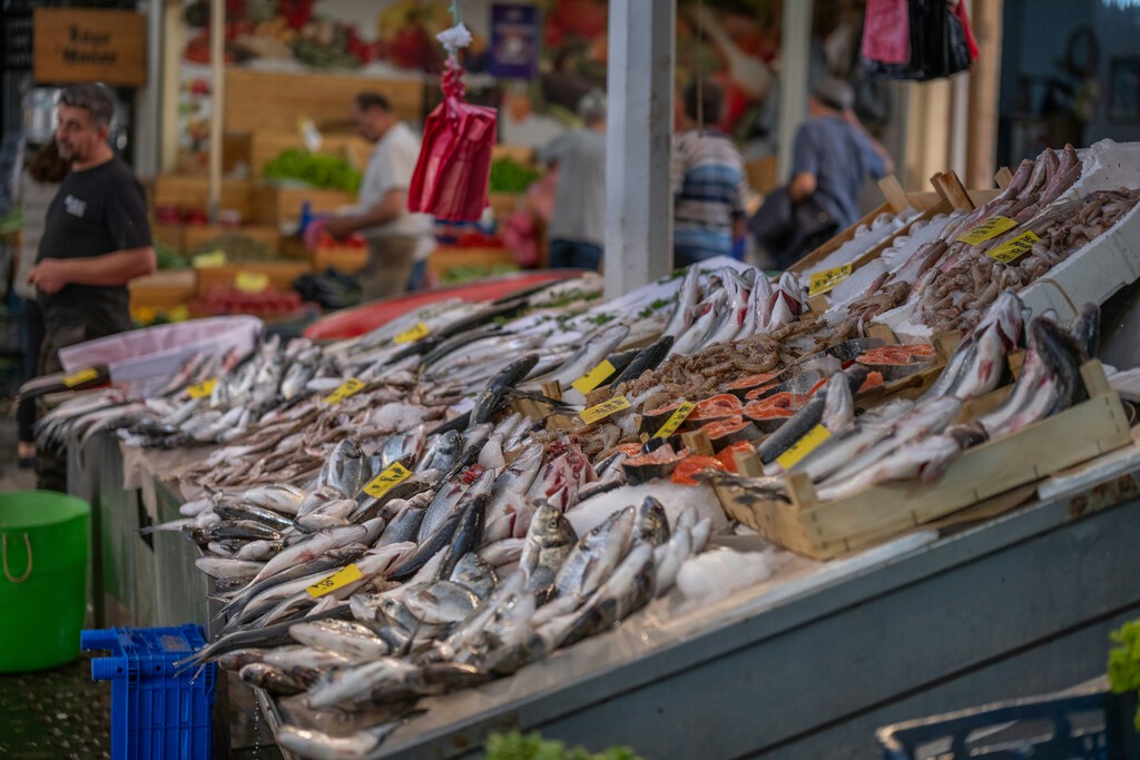 Diego Trebujena, pescadero: el mejor pescado para comprar no es el salvaje, sino uno de estero porque tiene más grasa