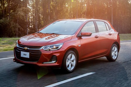 El Chevrolet Onix Hatchback se lo quiere poner difícil al KIA Rio en Latinoamérica