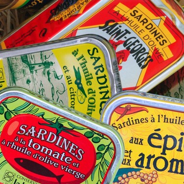 Primark hace un homenaje a las tiendas de ultramarinos de España con esta colección de cerámica inspirada en latas antiguas 
