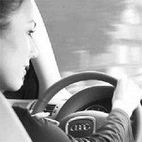 Mujer al volante...