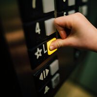 Varapalo judicial para estos vecinos por el ascensor de casa. Pagar los gastos y el mantenimiento les saldrá mucho más caro
