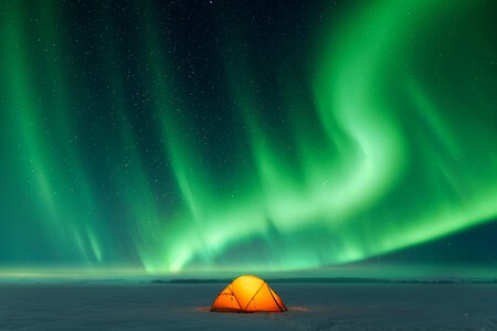 Shutterstock 2385102521
