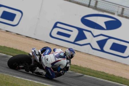 La BMW S1000RR se cubre de gloria en las 8H Nocturnas de Albacete