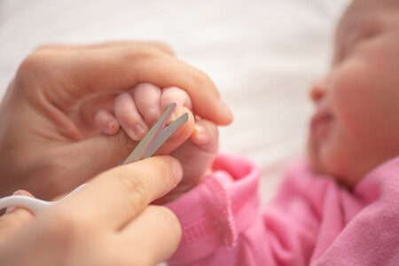 Cuándo y cómo cortar las uñas del recién nacido