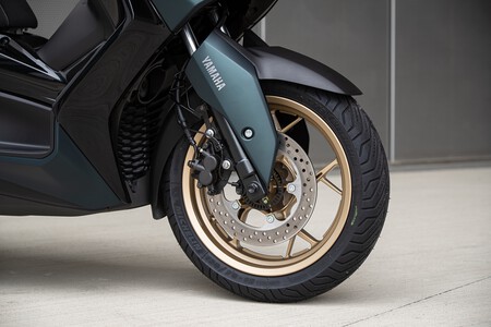 Yamaha Xmax 300 Tech Max 2023 026