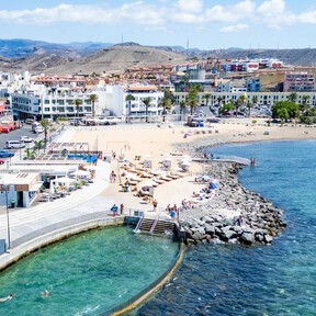 Ni Benidorm ni Marbella: este es el pueblo pesquero que mantiene su esencia tradicional con piscinas naturales y buen pescado