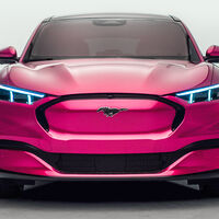 ¿Un Ford Mustang Mach-E rosa? No es una edición especial, una confusión en la planta de Cuautitlán titlán le dio este peculiar color