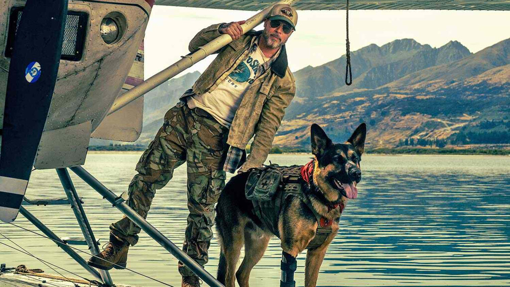 'En el corazón de la bestia' lo apuesta todo a un perrete monísimo que acompaña a Brad Pitt en una aventura tan espectacular como fallida