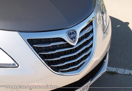 Lancia-Ypsilon-2011-14