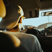 ¡Alerta, bulo! La DGT no va a permitir usar detectores de radares en los coches