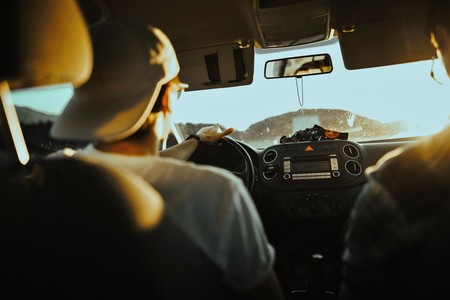 ¡Alerta, bulo! La DGT no va a permitir usar detectores de radares en los coches