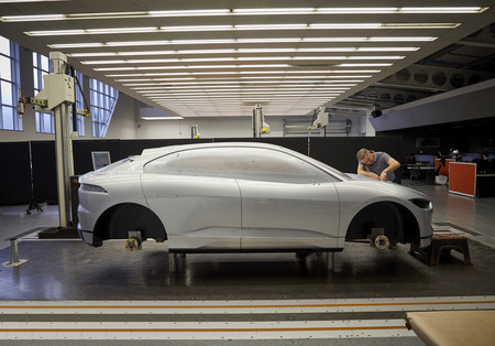 Jaguar I-PACE arcilla