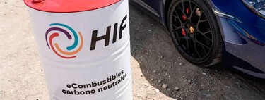 La mentira incómoda de los e-fuels: son carísimos y nada eficientes, así que no servirán para salvar a los coches de gasolina. Lo dice este experto alemán