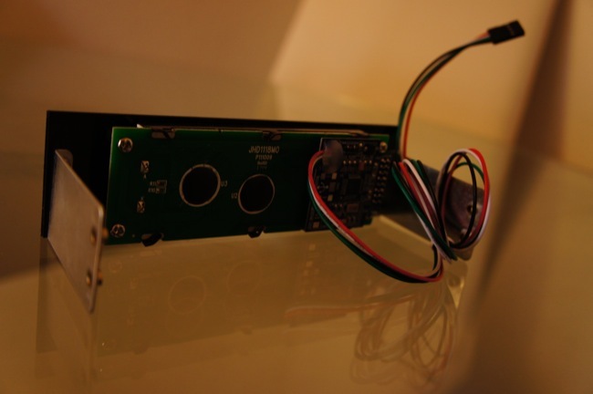 El display viene montado para insertar en una bahía de 5 1/4 en un PC