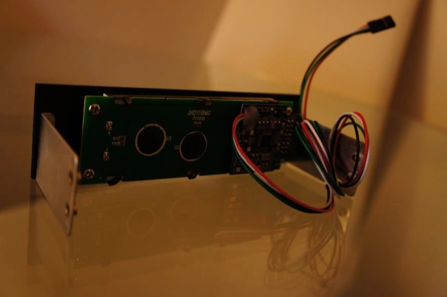 El display viene montado para insertar en una bahía de 5 1/4 en un PC