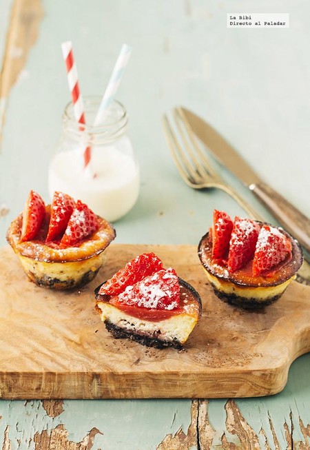 Cheesecakes con fresas y galletas. Receta