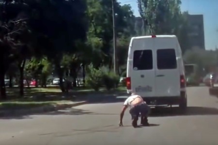 Vas a alucinar con la versión ukraniana del Terminator T-1000, te lo prometo