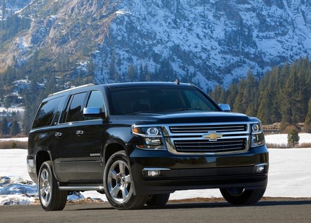 Chevrolet Suburban 2015 1024 01