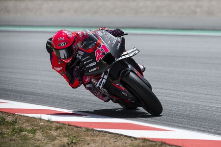 ¡Brutal! Aleix Espargaró bate el récord de Montmeló para hacer la pole position en casa por 31 milésimas