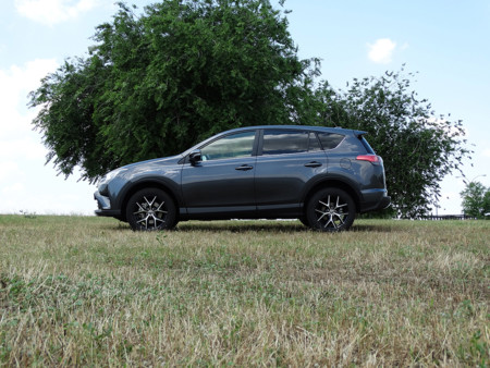 Verde Prueba Toyota Rav4 Hybrid Exteriores