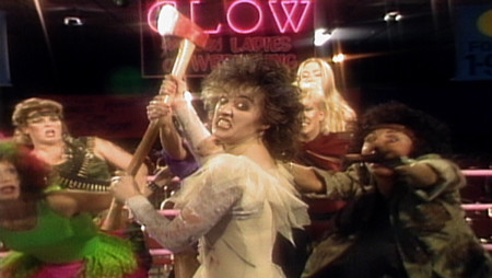 Jenji Kohan pasa de mujeres en prisión a mujeres luchadoras en ‘G.L.O.W’